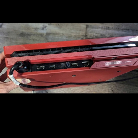 Spider-Man special edition PS 4 bundle - Picture 2 of 2